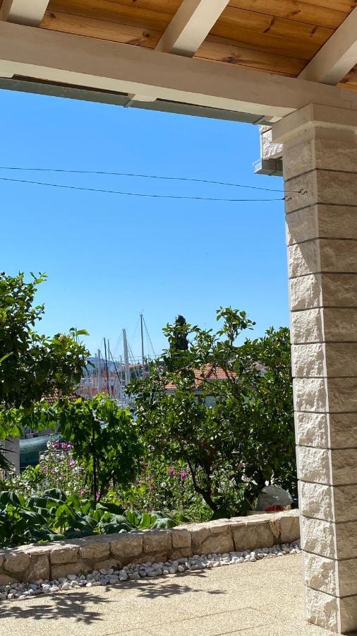 Lavanda Milna  Bagian luar foto